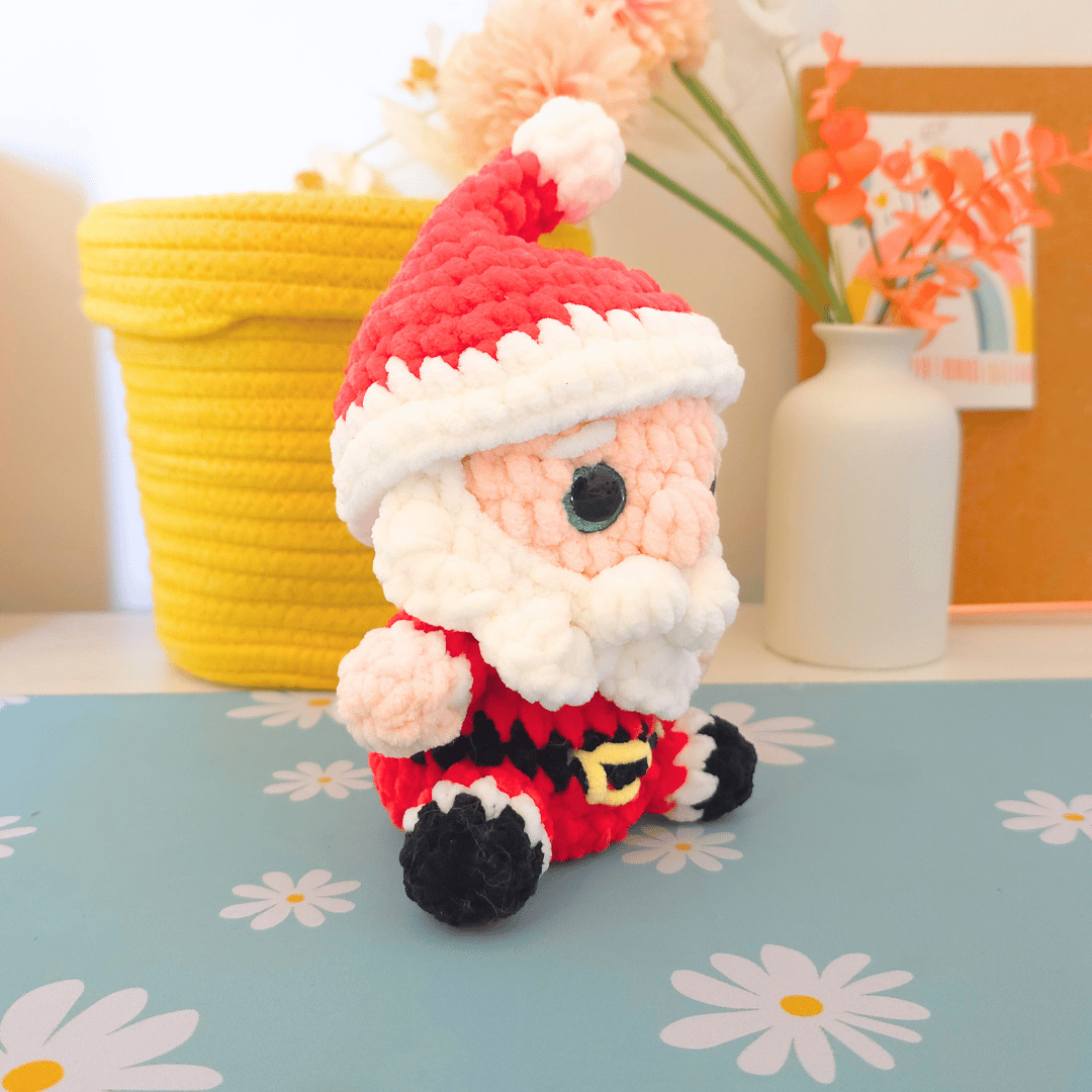 Mini Santa & Mini Mrs Claus โ Low-Sew Amigurumi Crochet Pattern PDF