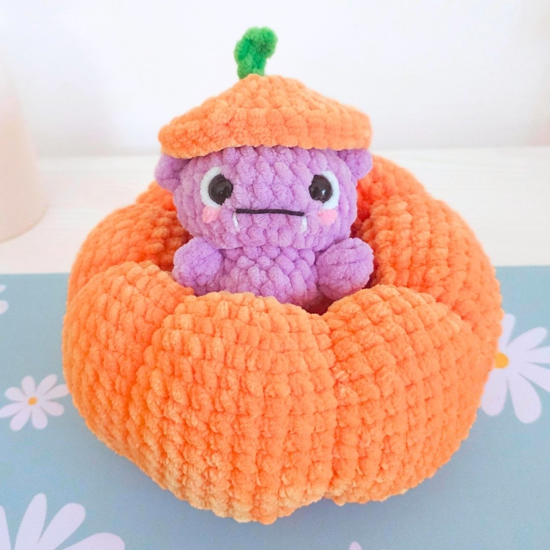 Cute Mystery Pumpkin Low-Sew Amigurumi Crochet Pattern PDF - HUGurumi