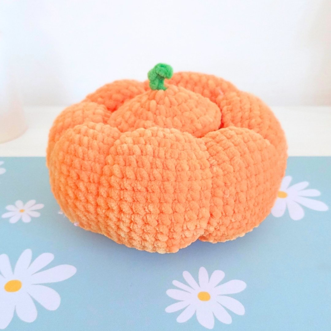 Cute Mystery Pumpkin Low-Sew Amigurumi Crochet Pattern PDF - HUGurumi