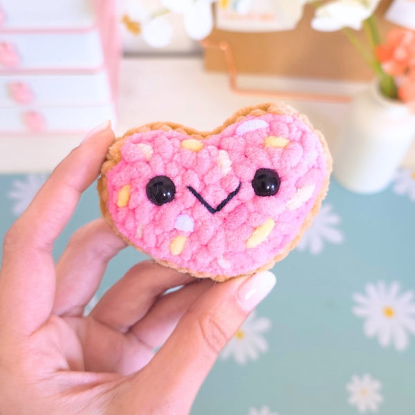 Cute Heart Cookie No-Sew Amigurumi Crochet Pattern PDF - HUGurumi