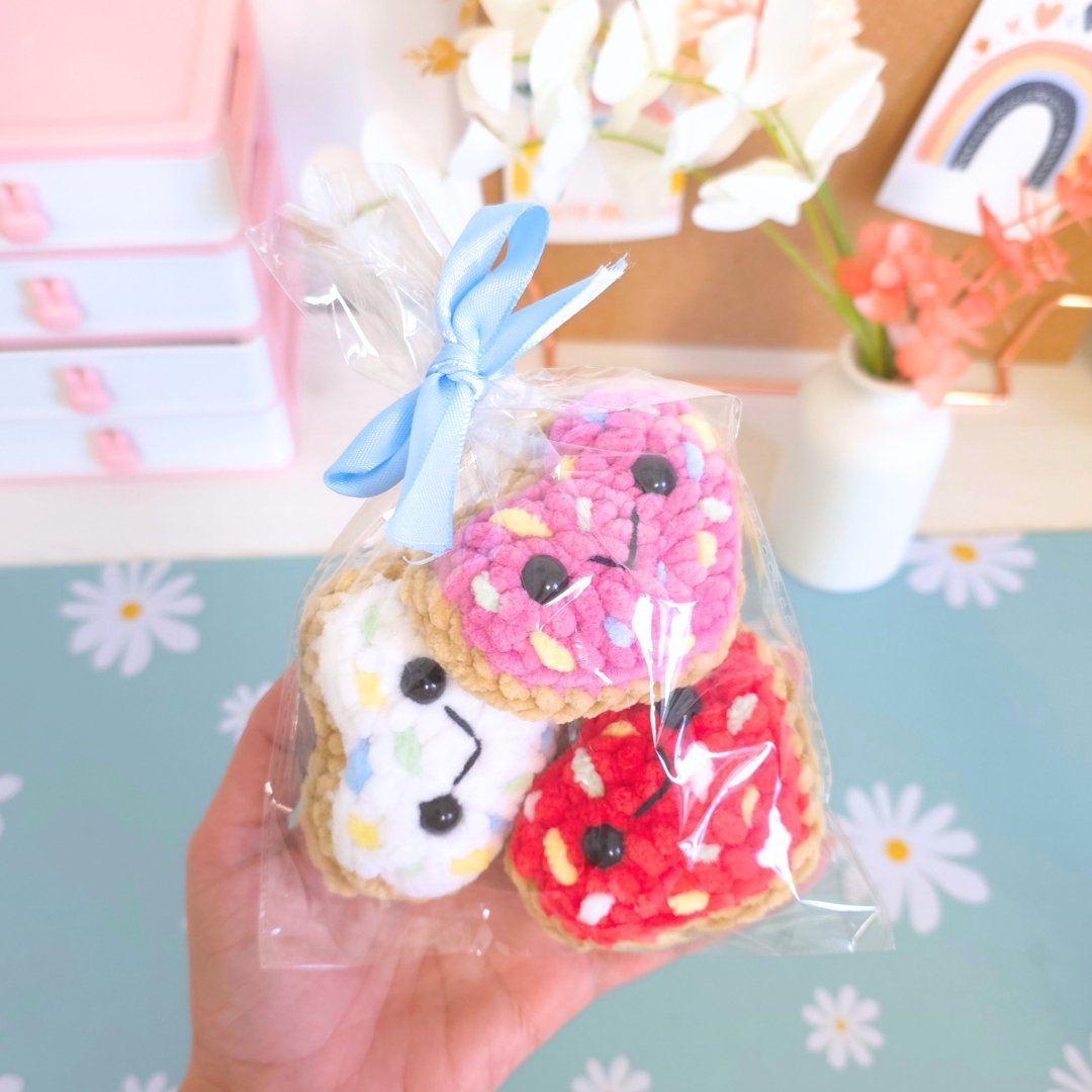 Cute Heart Cookie No-Sew Amigurumi Crochet Pattern PDF - HUGurumi