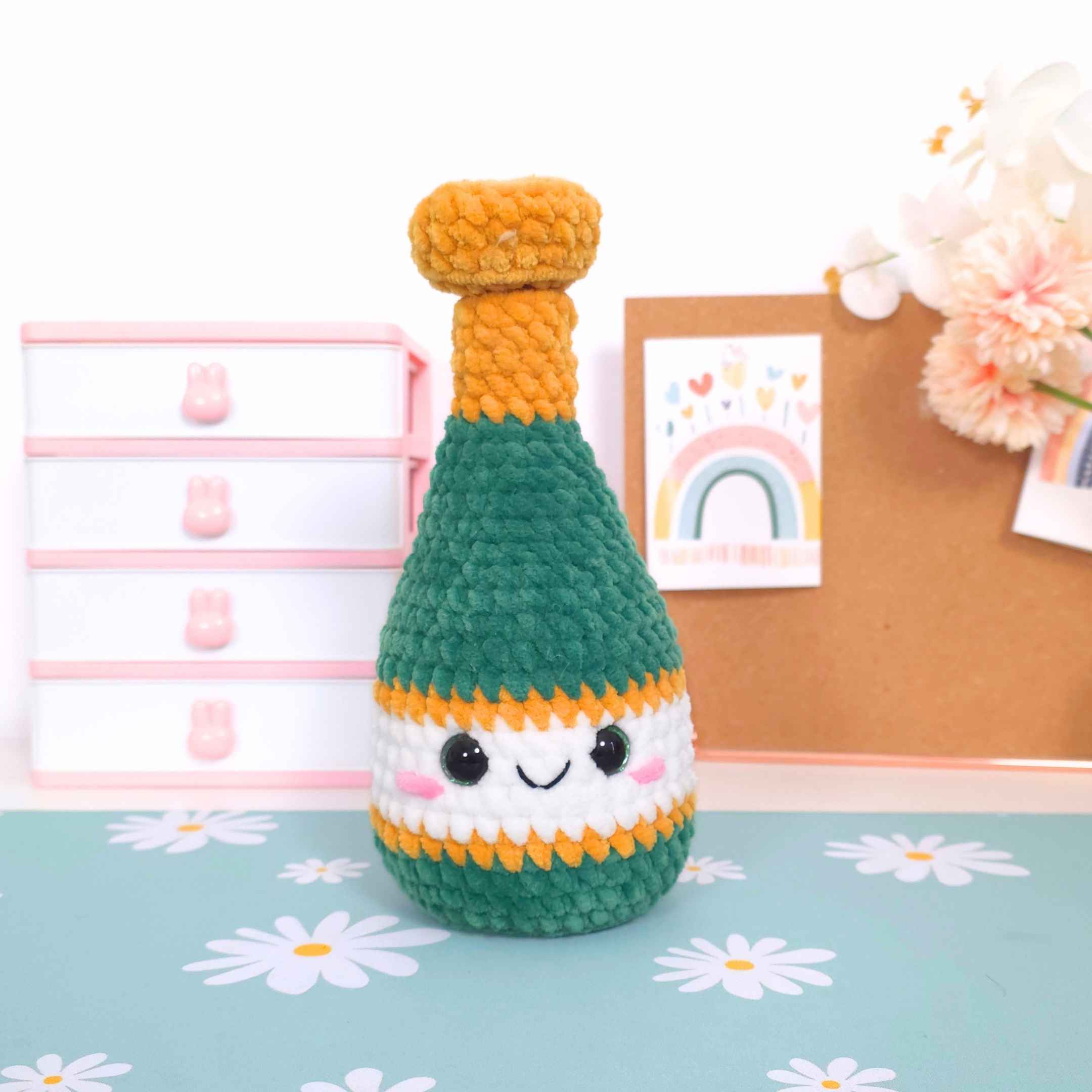 Cute Champagne Bottle No-Sew Amigurumi Crochet Pattern PDF - HUGurumi