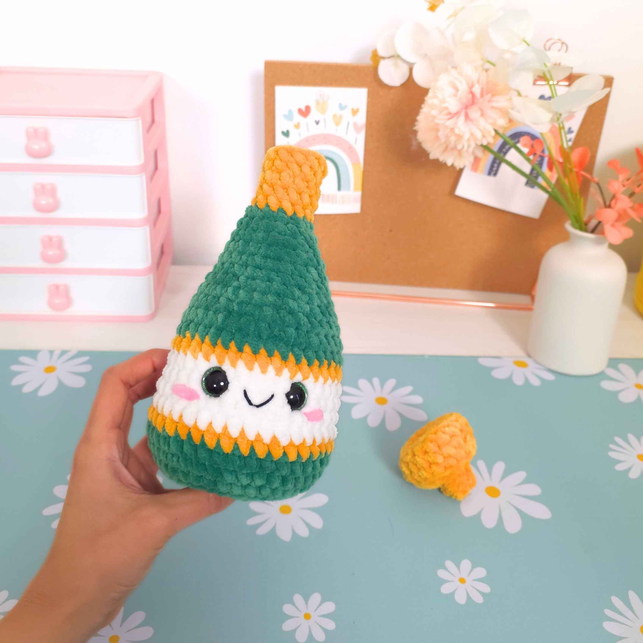 Cute Champagne Bottle No-Sew Amigurumi Crochet Pattern PDF - HUGurumi