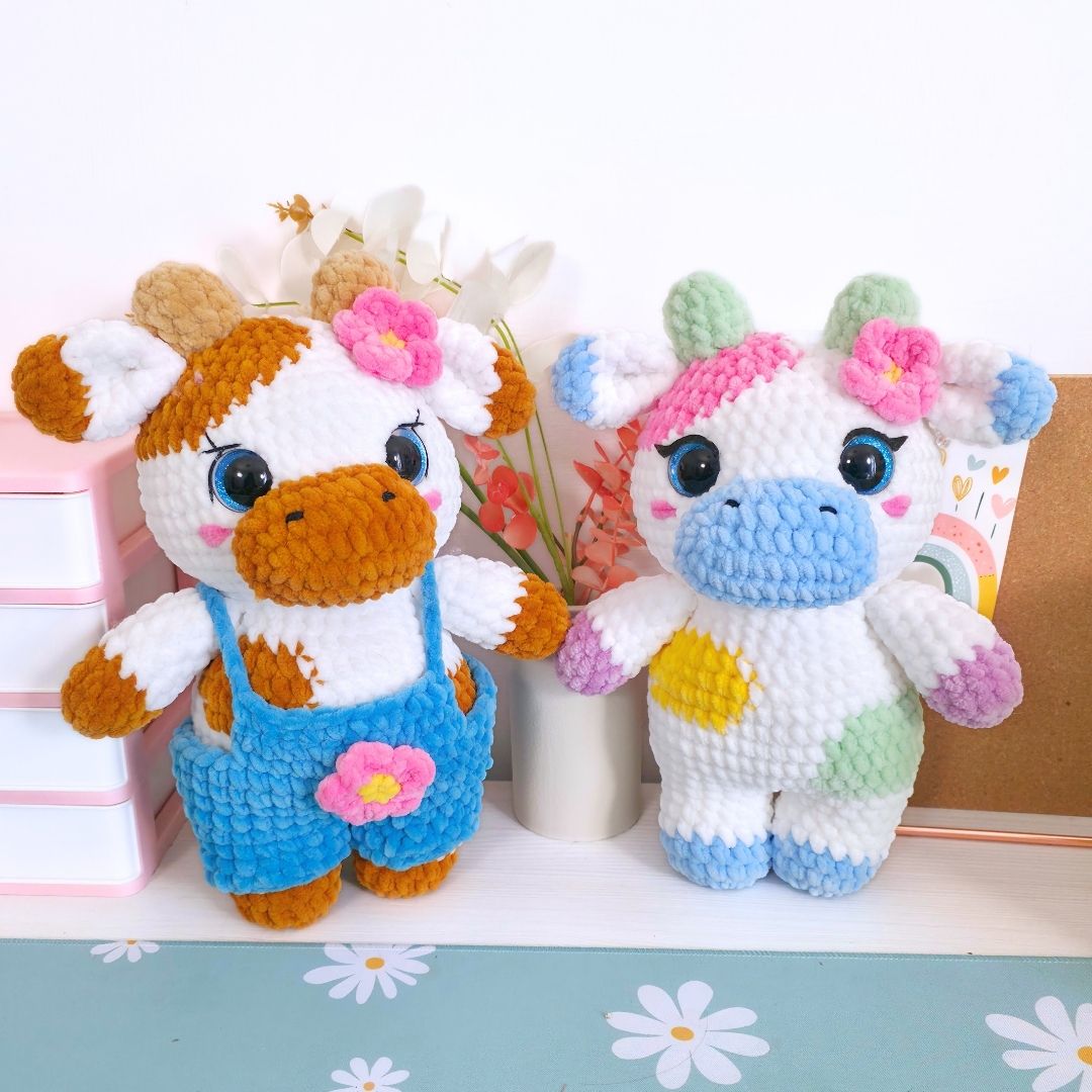 Cute Cow with Overalls Low-Sew Amigurumi Crochet Pattern PDF - HUGurumi