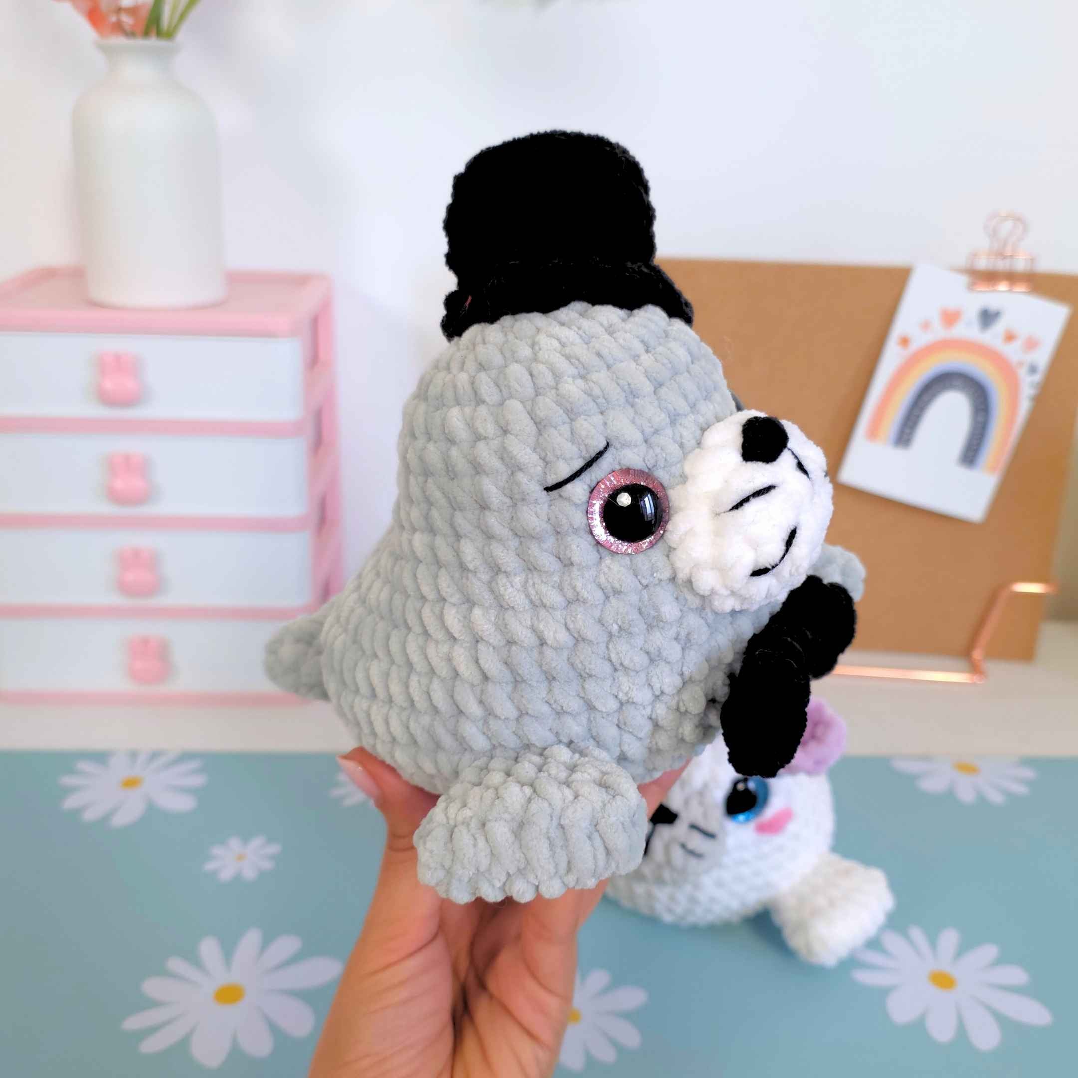 Cute Seals Couple Low-Sew Amigurumi Crochet Pattern PDF - HUGurumi