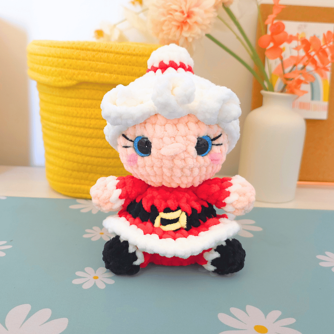 Mini Santa & Mini Mrs Claus – Low-Sew Amigurumi Crochet Pattern PDF