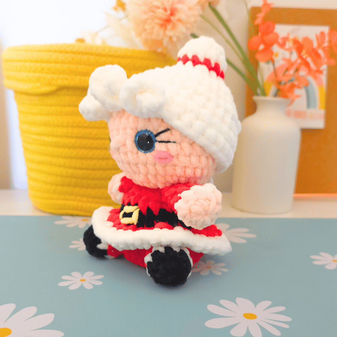 Mini Santa & Mini Mrs Claus – Low-Sew Amigurumi Crochet Pattern PDF