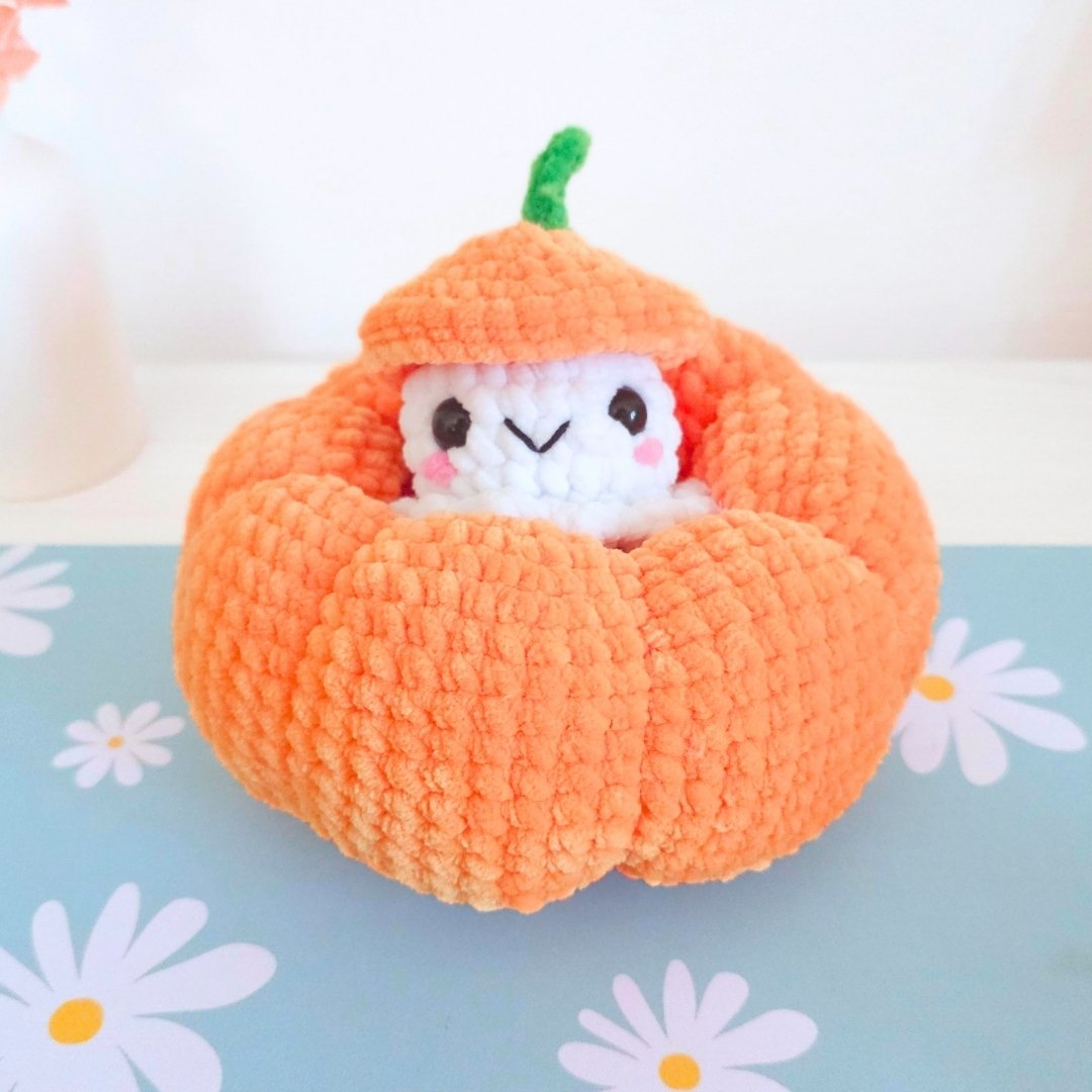 Cute Mystery Pumpkin Low-Sew Amigurumi Crochet Pattern PDF - HUGurumi