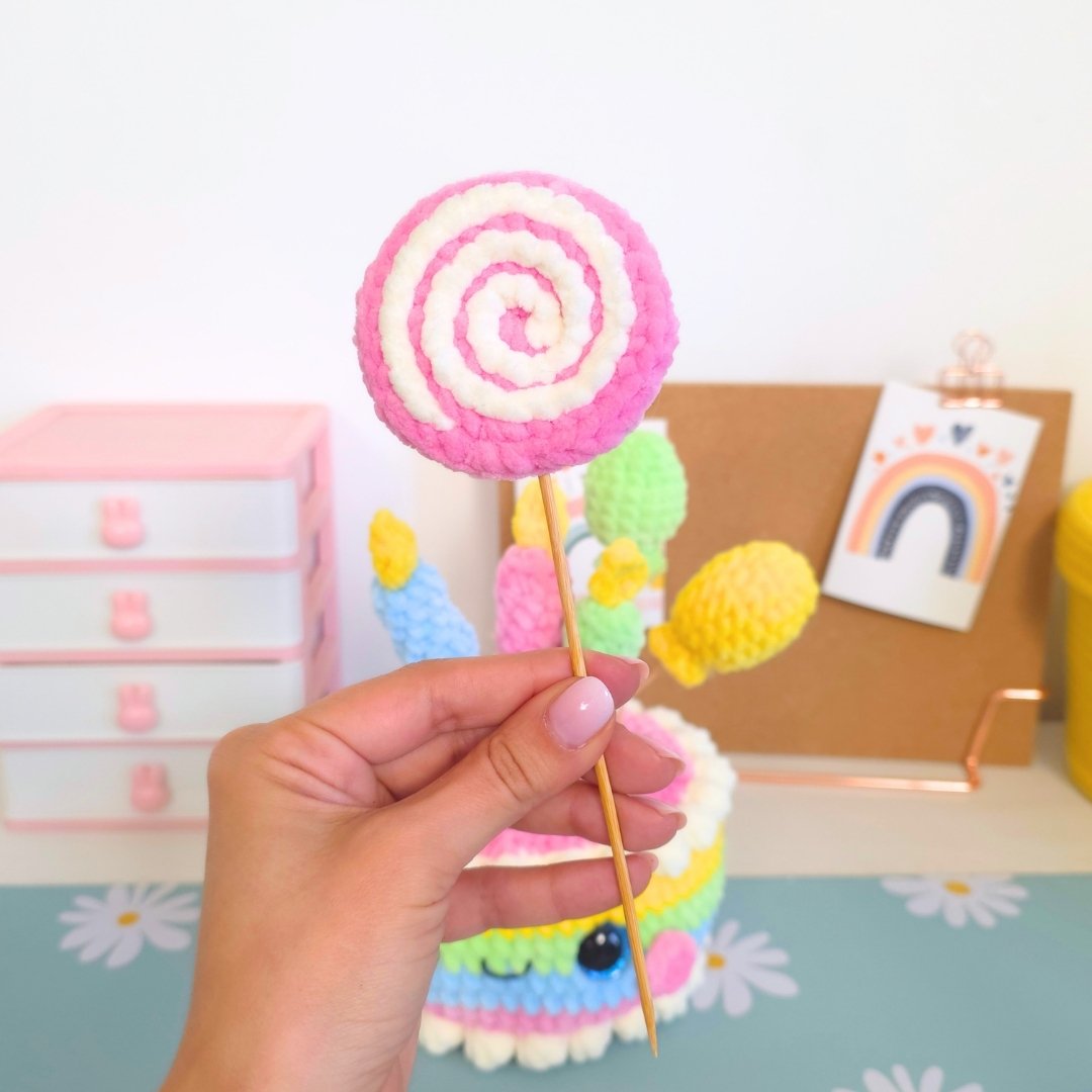 Cute Birthday Cake No-Sew Amigurumi Crochet Pattern PDF - HUGurumi