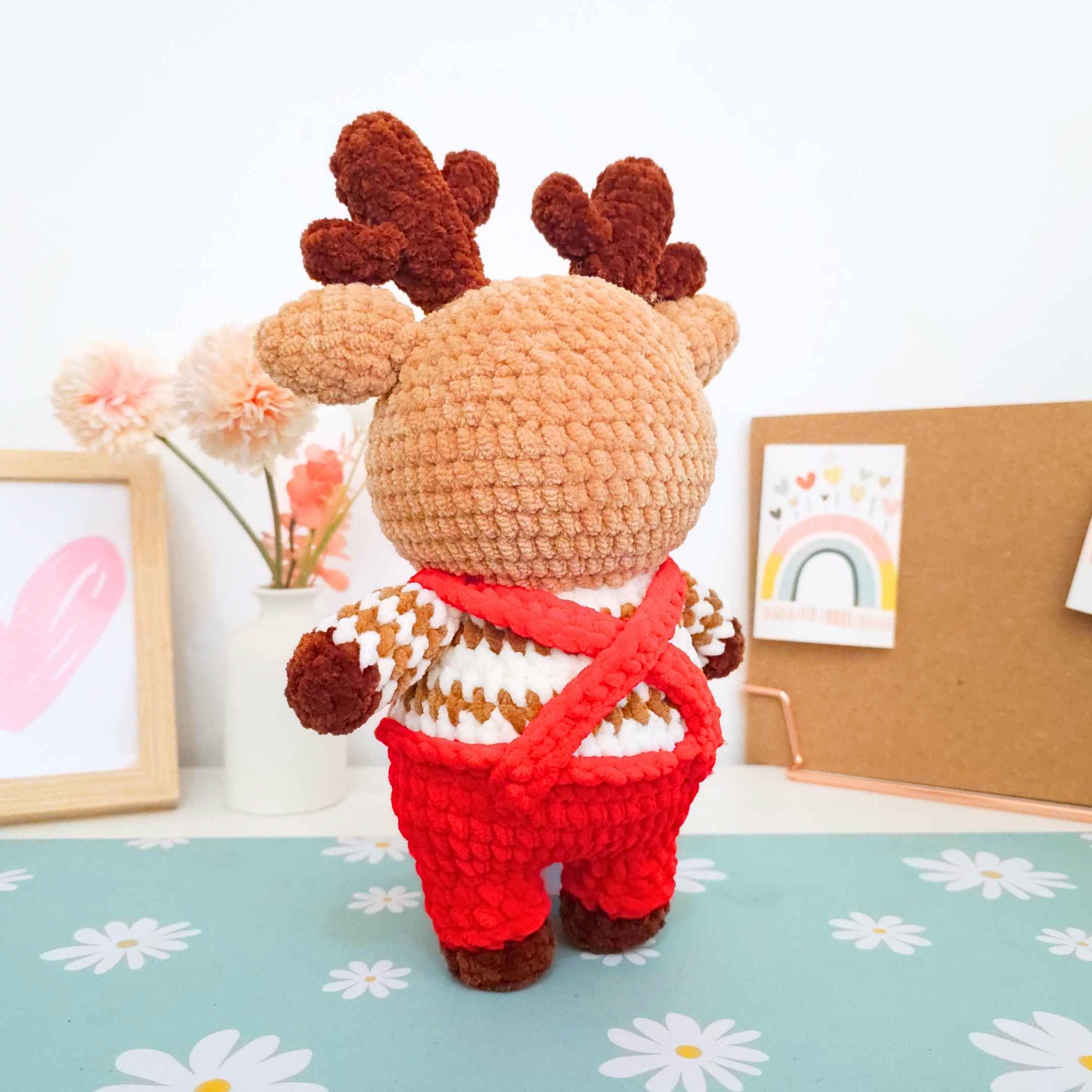 Cute Reindeer with Overalls Low-Sew Amigurumi Crochet Pattern PDF - HUGurumi